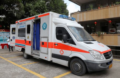 专家现场支招 应急车辆亮相——我省卫生应急防灾减灾宣传周正式启动